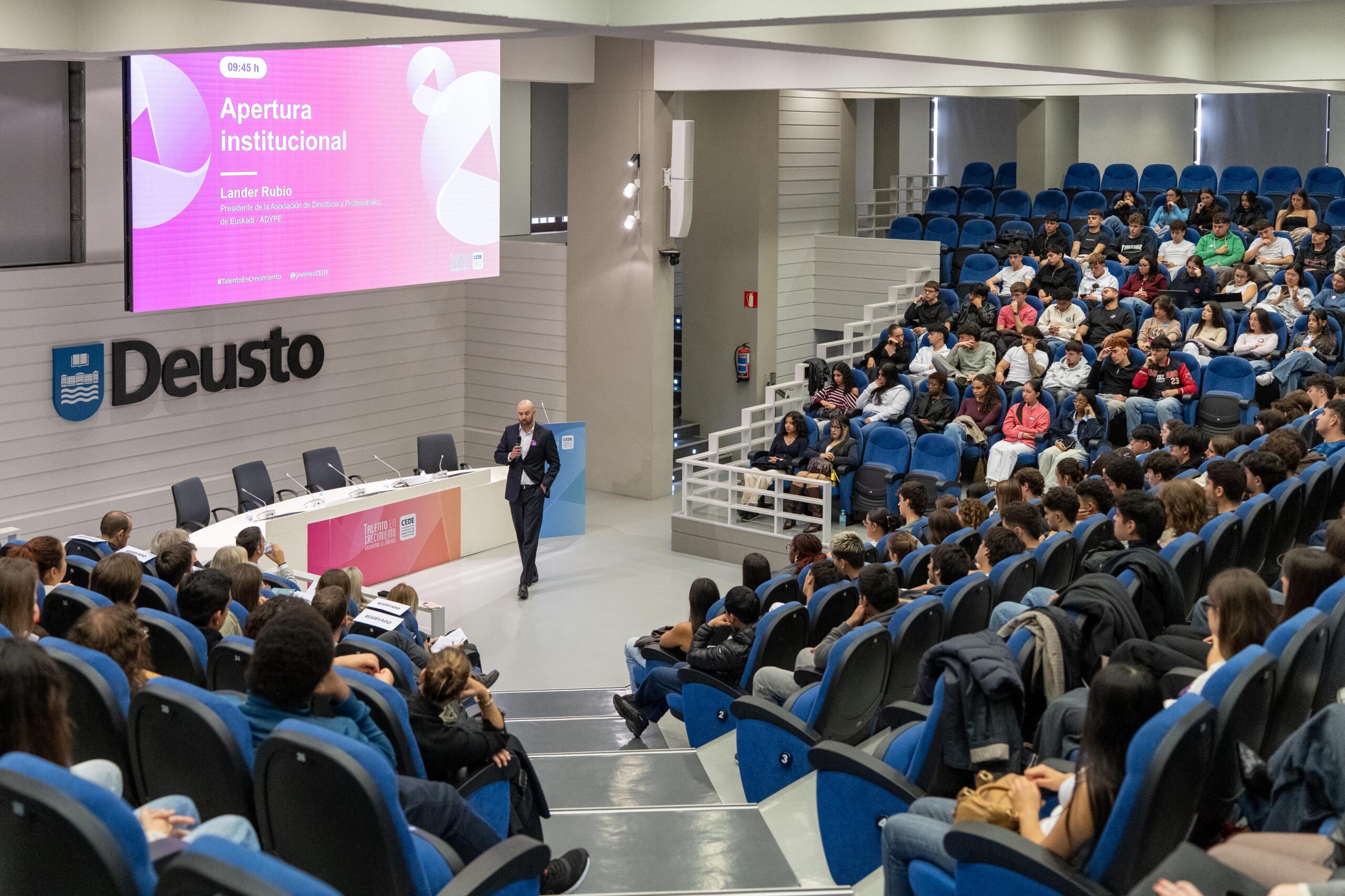 Lander Rubio, presidente de ADYPE, en la apertura institucional de Talento en Crecimiento Bilbao 2026 en el Auditorio Centenario de la Universidad de Deusto